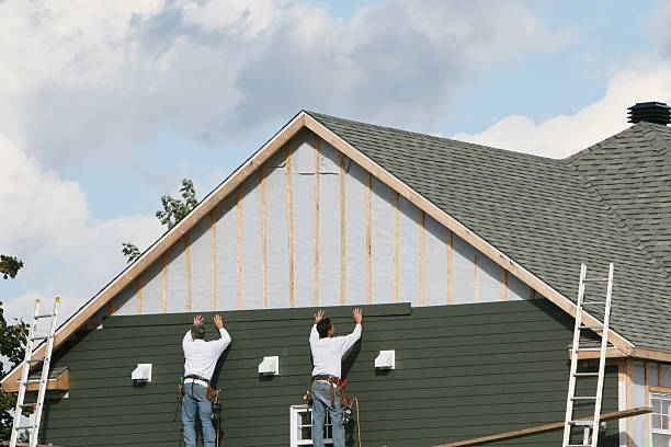 Professional Siding Installation technician working in Monroeville, IN